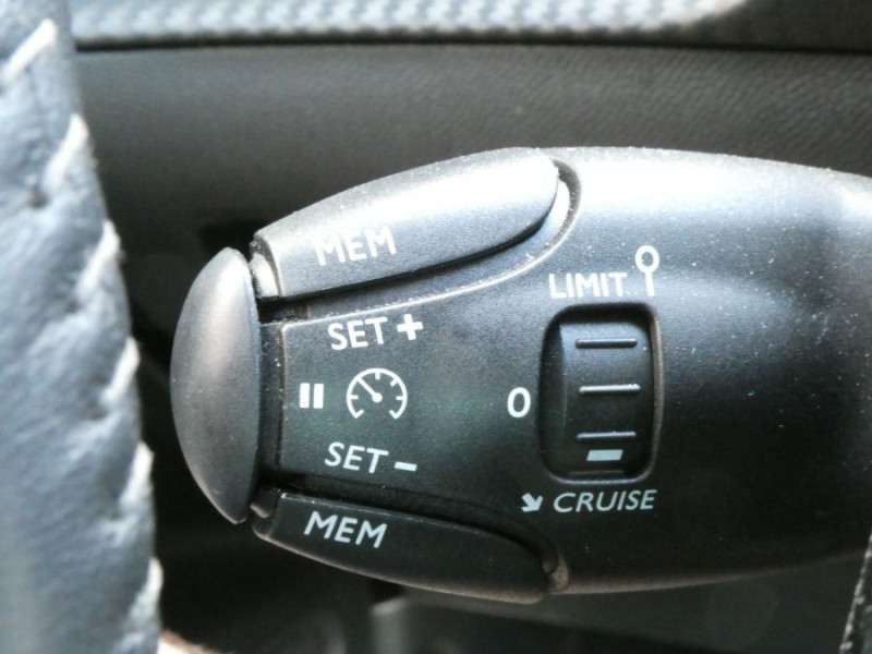 Photo 27 de l'offre de PEUGEOT 2008 II 1.2 PureTech 100 BVM6 ALLURE GPS à 16890€ chez Mérignac auto