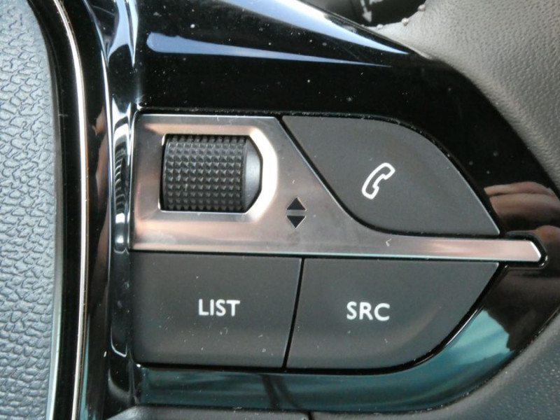 Photo 31 de l'offre de PEUGEOT 2008 II 1.2 PureTech 100 BVM6 ALLURE GPS à 16890€ chez Mérignac auto