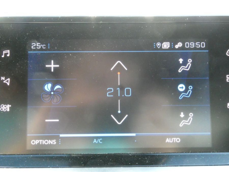 Photo 18 de l'offre de PEUGEOT 2008 II 1.2 PureTech 100 BVM6 ALLURE GPS à 16890€ chez Mérignac auto