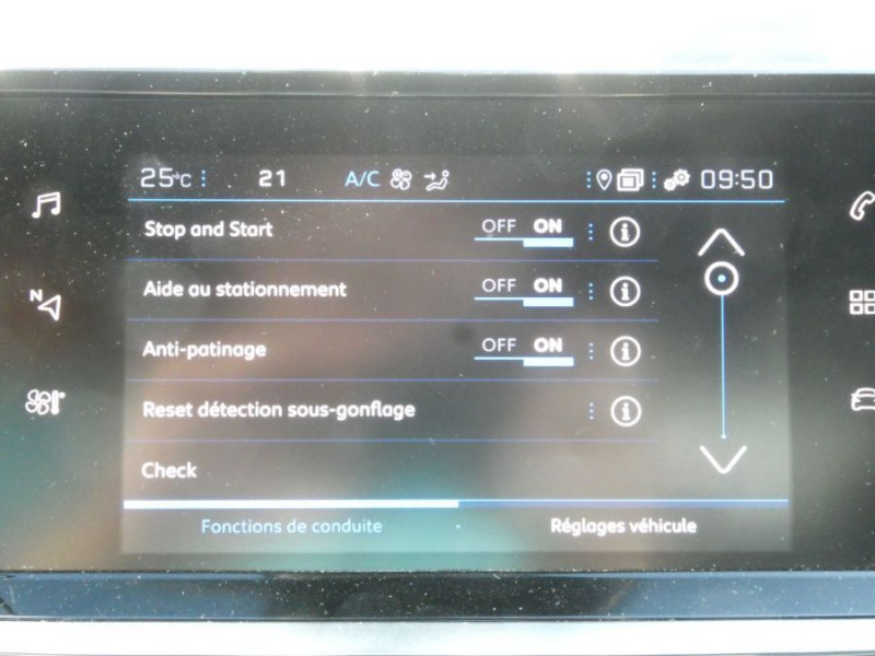 Photo 21 de l'offre de PEUGEOT 2008 II 1.2 PureTech 100 BVM6 ALLURE GPS à 16890€ chez Mérignac auto