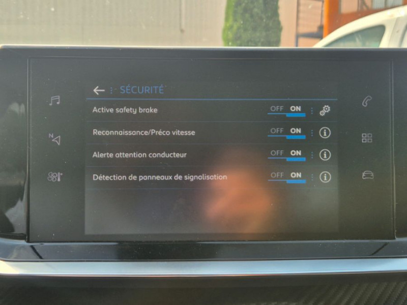 Photo 34 de l'offre de PEUGEOT 2008 II 1.2 PureTech 100 BVM6 ALLURE GPS Camera AB SC à 16450€ chez Mérignac auto