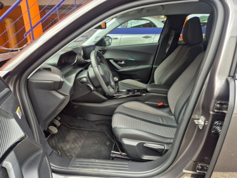 Photo 7 de l'offre de PEUGEOT 2008 II 1.2 PureTech 100 BVM6 ALLURE GPS Camera AB SC à 16450€ chez Mérignac auto