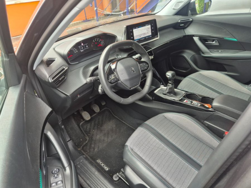 Photo 4 de l'offre de PEUGEOT 2008 II 1.2 PureTech 100 BVM6 ALLURE GPS Camera AB SC à 16450€ chez Mérignac auto