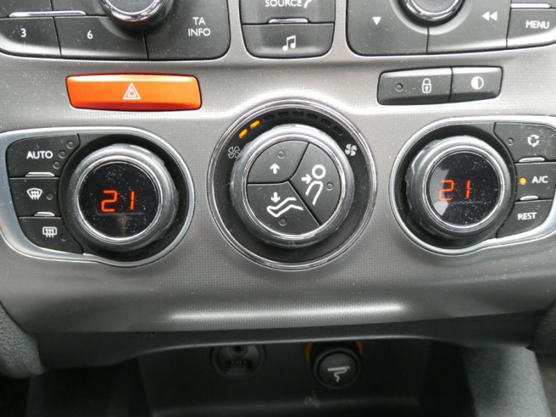 Photo 26 de l'offre de CITROEN C4 1.2 PureTech 110 FEEL CLIM Auto Radar Bluetooth à 8950€ chez Mérignac auto