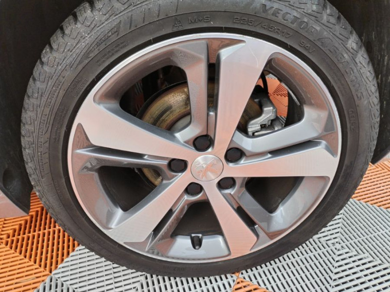 Photo 19 de l'offre de PEUGEOT 308 1.2 PureTech 130 BVM6 ALLURE GPS Camera JA17 à 12450€ chez Mérignac auto