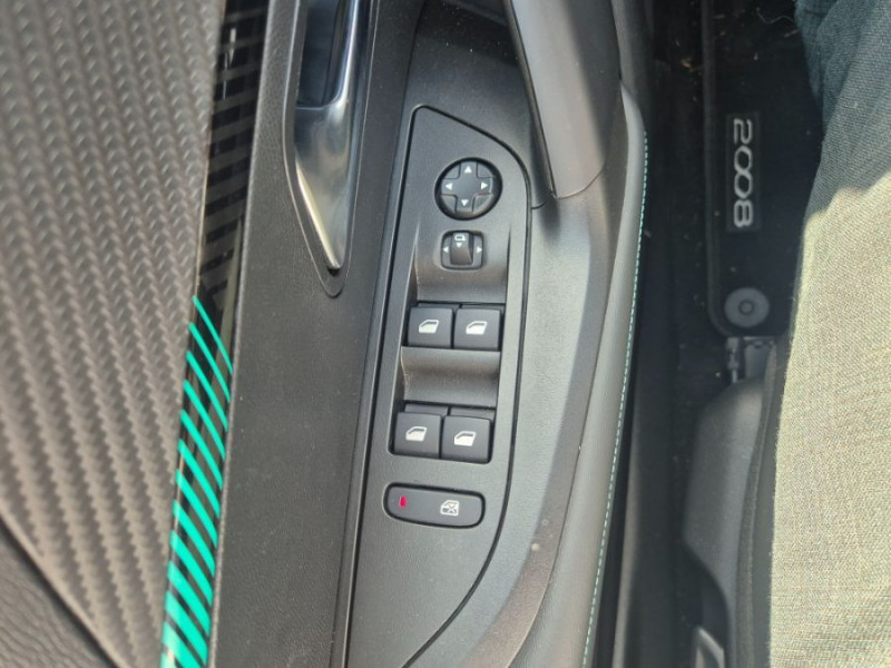 Photo 23 de l'offre de PEUGEOT 2008 II 1.2 PureTech 100 BVM6 ALLURE GPS Camera AB SC à 16450€ chez Mérignac auto