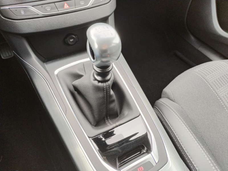 Photo 14 de l'offre de PEUGEOT 308 1.2 PureTech 130 BVM6 ALLURE GPS Camera JA17 à 12450€ chez Mérignac auto