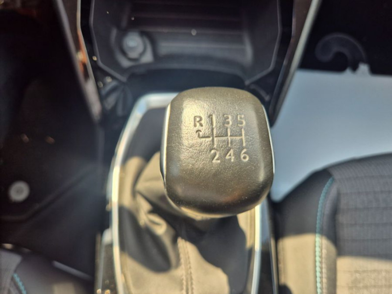 Photo 25 de l'offre de PEUGEOT 2008 II 1.2 PureTech 100 BVM6 ALLURE GPS Camera AB SC à 16450€ chez Mérignac auto