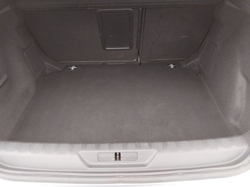 Photo 18 de l'offre de PEUGEOT 308 1.2 PureTech 130 BVM6 ALLURE GPS Camera JA17 à 12450€ chez Mérignac auto