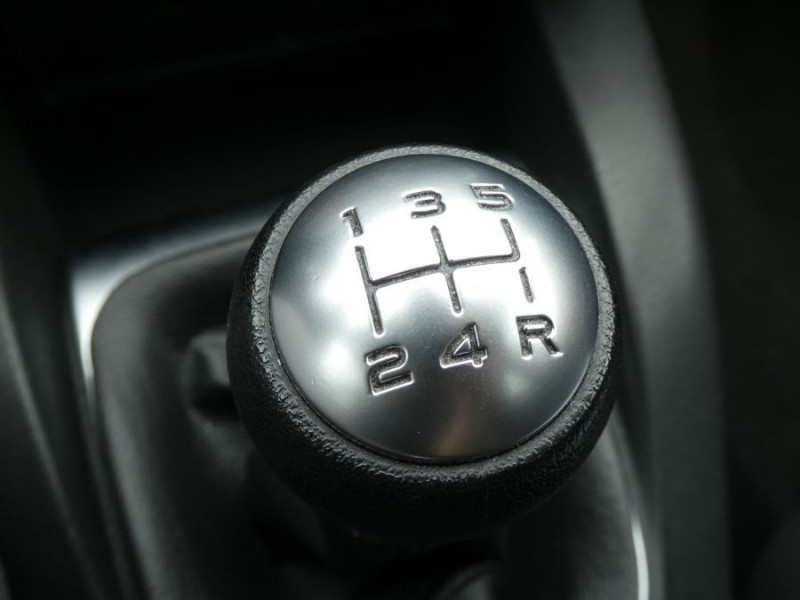 Photo 22 de l'offre de CITROEN C4 1.2 PureTech 110 FEEL CLIM Auto Radar Bluetooth à 8950€ chez Mérignac auto