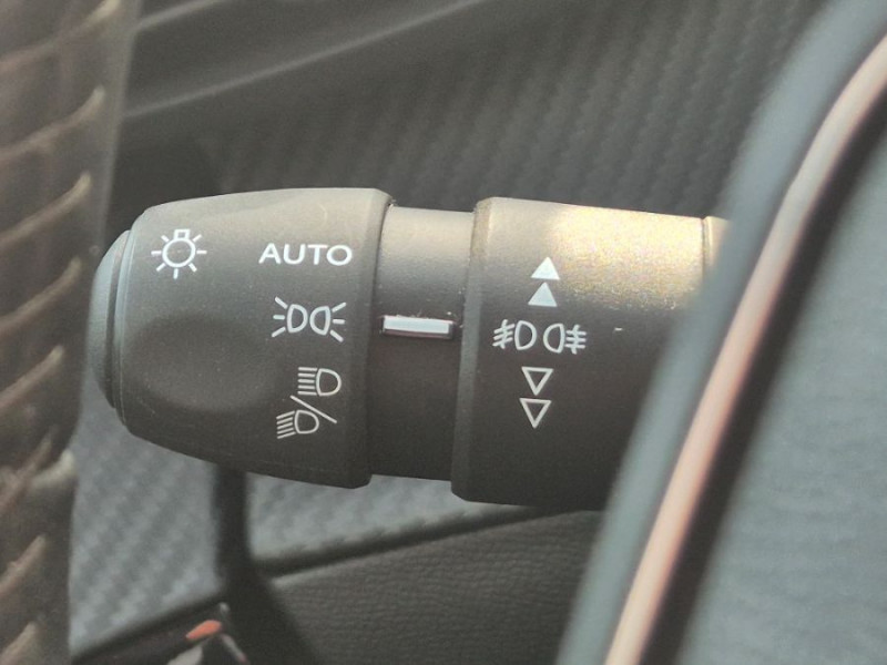 Photo 20 de l'offre de PEUGEOT 2008 II 1.2 PureTech 100 BVM6 ALLURE GPS Camera AB SC à 16450€ chez Mérignac auto