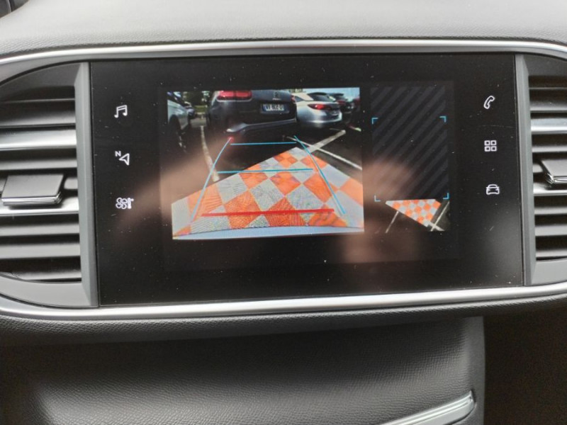 Photo 5 de l'offre de PEUGEOT 308 1.2 PureTech 130 BVM6 ALLURE GPS Camera JA17 à 12450€ chez Mérignac auto