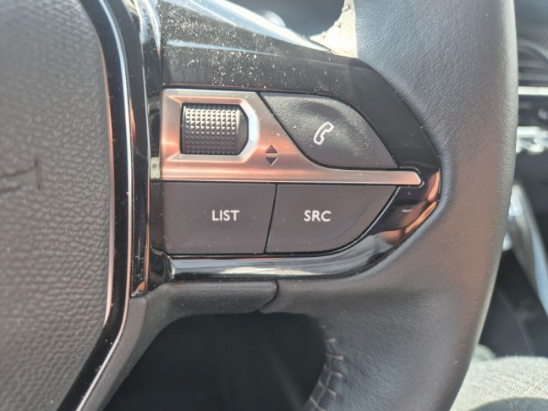 Photo 19 de l'offre de PEUGEOT 2008 II 1.2 PureTech 100 BVM6 ALLURE GPS Camera AB SC à 16450€ chez Mérignac auto