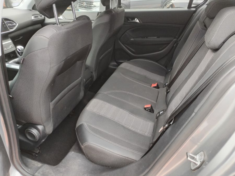Photo 7 de l'offre de PEUGEOT 308 1.2 PureTech 130 BVM6 ALLURE GPS Camera JA17 à 12450€ chez Mérignac auto