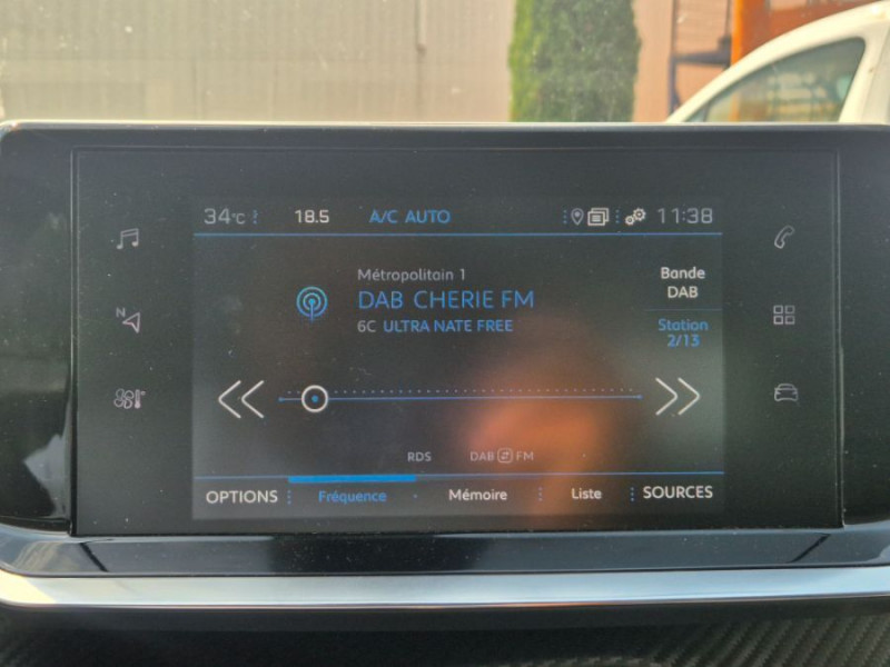 Photo 29 de l'offre de PEUGEOT 2008 II 1.2 PureTech 100 BVM6 ALLURE GPS Camera AB SC à 16450€ chez Mérignac auto