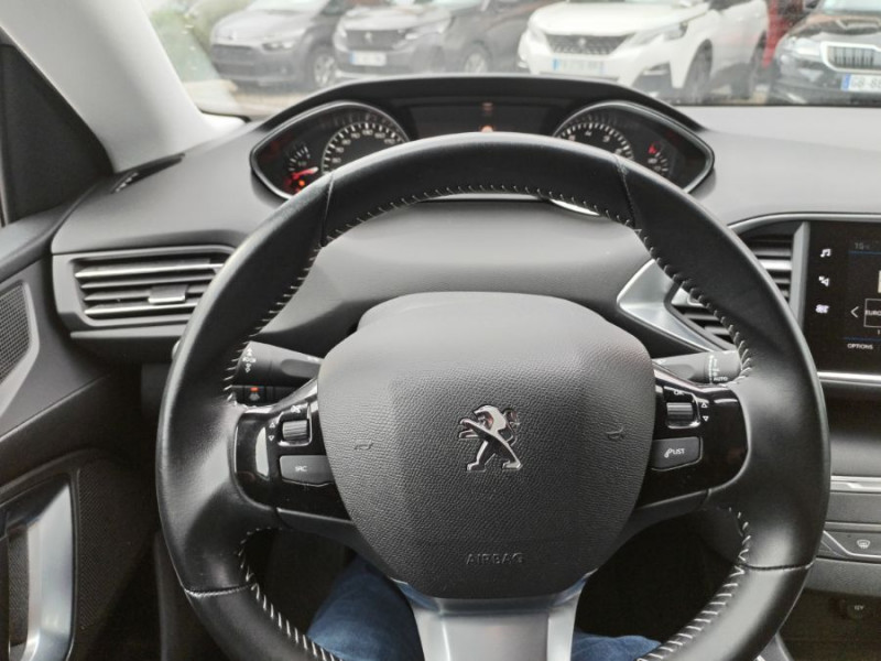 Photo 10 de l'offre de PEUGEOT 308 1.2 PureTech 130 BVM6 ALLURE GPS Camera JA17 à 12450€ chez Mérignac auto