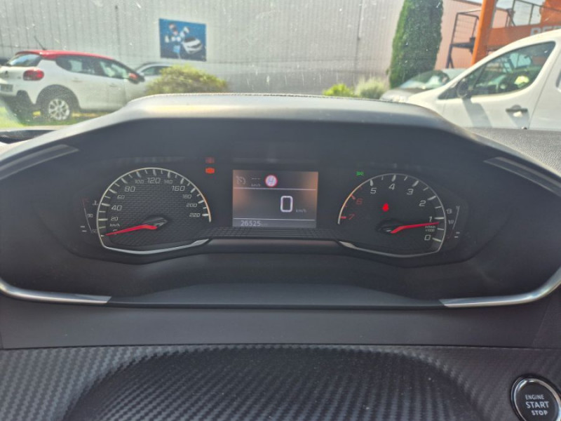 Photo 14 de l'offre de PEUGEOT 2008 II 1.2 PureTech 100 BVM6 ALLURE GPS Camera AB SC à 16450€ chez Mérignac auto