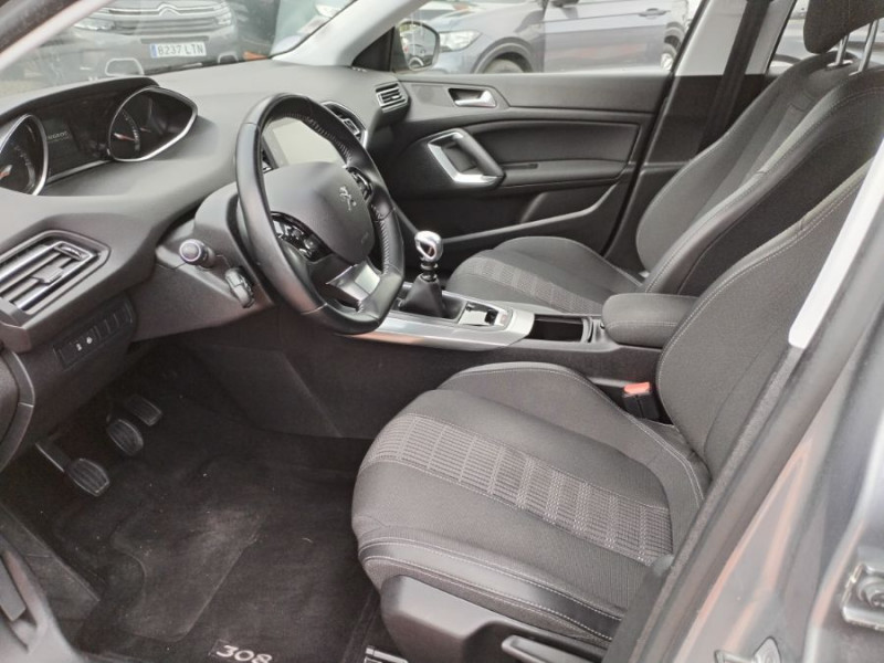Photo 4 de l'offre de PEUGEOT 308 1.2 PureTech 130 BVM6 ALLURE GPS Camera JA17 à 12450€ chez Mérignac auto