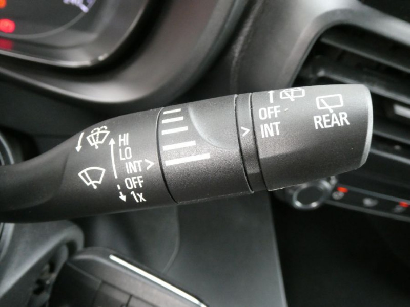 Photo 23 de l'offre de OPEL COMBO LIFE 1.5 DIESEL 100 BVM6 EDITION CarPlay Radar Privacy Glass à 21490€ chez Mérignac auto