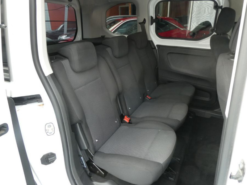 Photo 16 de l'offre de OPEL COMBO LIFE 1.5 DIESEL 100 BVM6 EDITION CarPlay Radar Privacy Glass à 21490€ chez Mérignac auto