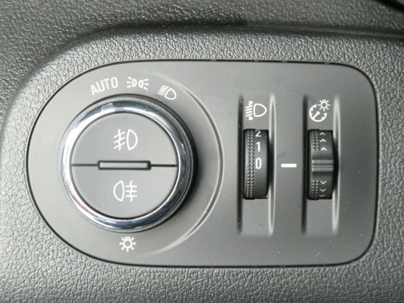 Photo 20 de l'offre de OPEL COMBO LIFE 1.5 DIESEL 100 BVM6 EDITION CarPlay Radar Privacy Glass à 21490€ chez Mérignac auto