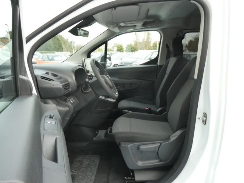 Photo 13 de l'offre de OPEL COMBO LIFE 1.5 DIESEL 100 BVM6 EDITION CarPlay Radar Privacy Glass à 21490€ chez Mérignac auto