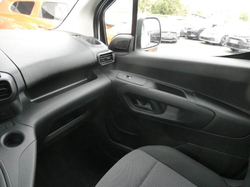 Photo 25 de l'offre de OPEL COMBO LIFE 1.5 DIESEL 100 BVM6 EDITION CarPlay Radar Privacy Glass à 21490€ chez Mérignac auto