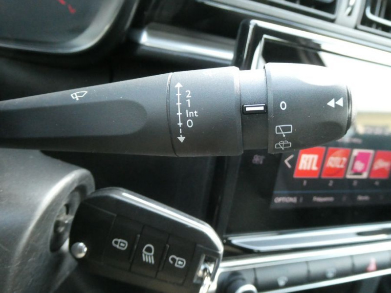 Photo 21 de l'offre de CITROEN C3 Société NEW 1.5 BlueHDi 100 BVM6 FEEL NAV Radar 2PL 8450€HT à 8450€ chez Mérignac auto