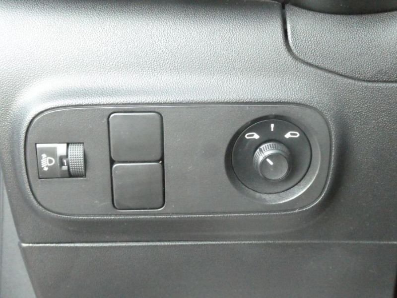 Photo 18 de l'offre de CITROEN C3 Société NEW 1.5 BlueHDi 100 BVM6 FEEL NAV Radar 2PL 8450€HT à 8450€ chez Mérignac auto