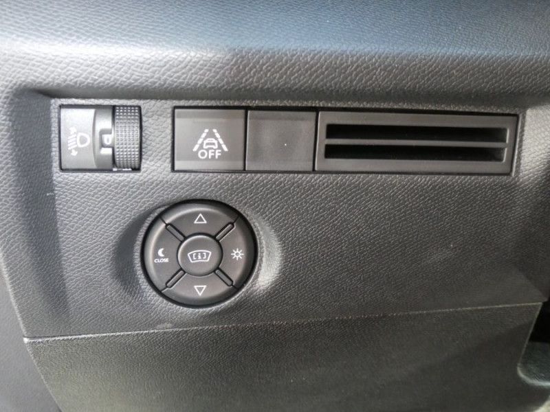 Photo 20 de l'offre de CITROEN C4 1.2 PureTech 130 EAT8 SHINE = 13100€ de Décôte à 19950€ chez Mérignac auto