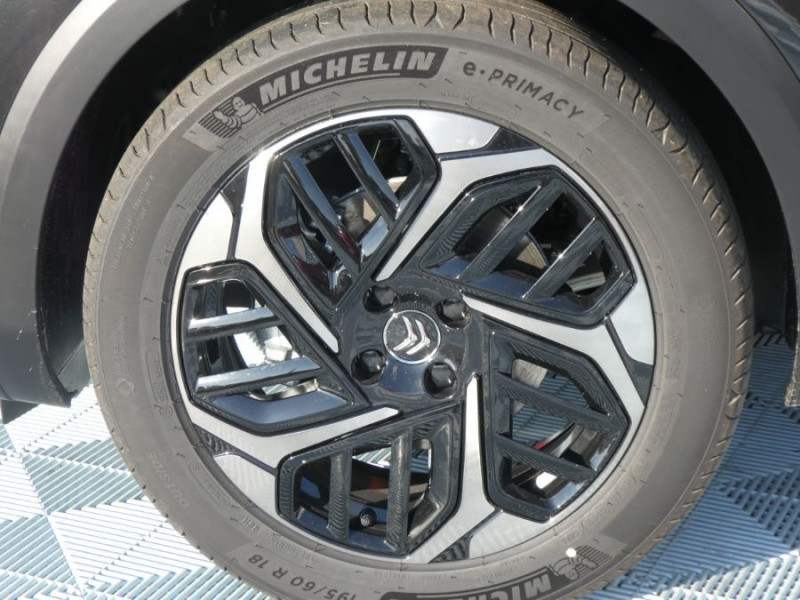 Photo 32 de l'offre de CITROEN C4 1.2 PureTech 130 EAT8 SHINE = 13100€ de Décôte à 19950€ chez Mérignac auto