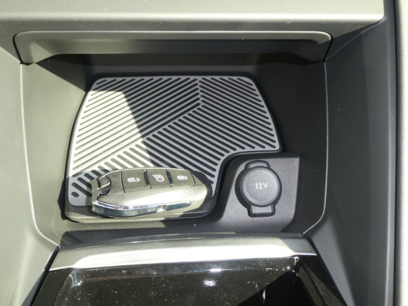 Photo 24 de l'offre de CITROEN C4 1.2 PureTech 130 EAT8 SHINE = 13100€ de Décôte à 19950€ chez Mérignac auto