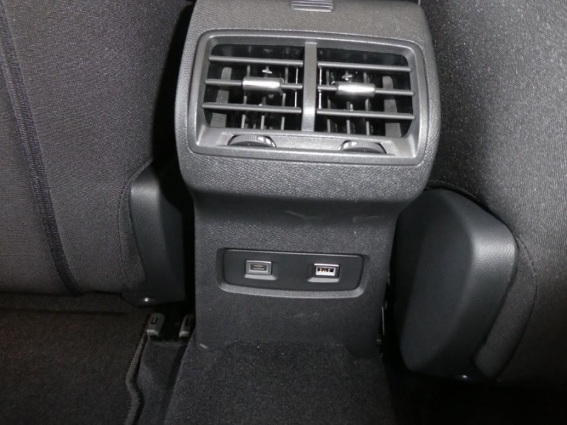 Photo 17 de l'offre de CITROEN C4 1.2 PureTech 130 EAT8 SHINE = 13100€ de Décôte à 19950€ chez Mérignac auto