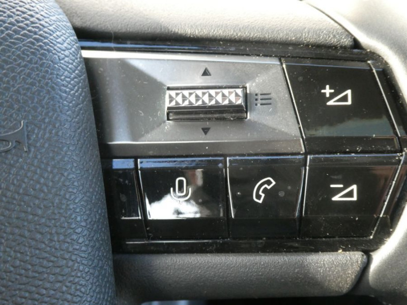 Photo 34 de l'offre de DS DS4 1.5 BlueHDi 130 EAT8 TROCADERO Toit Ouvrant Hayon EL. JA19 à 27470€ chez Mérignac auto