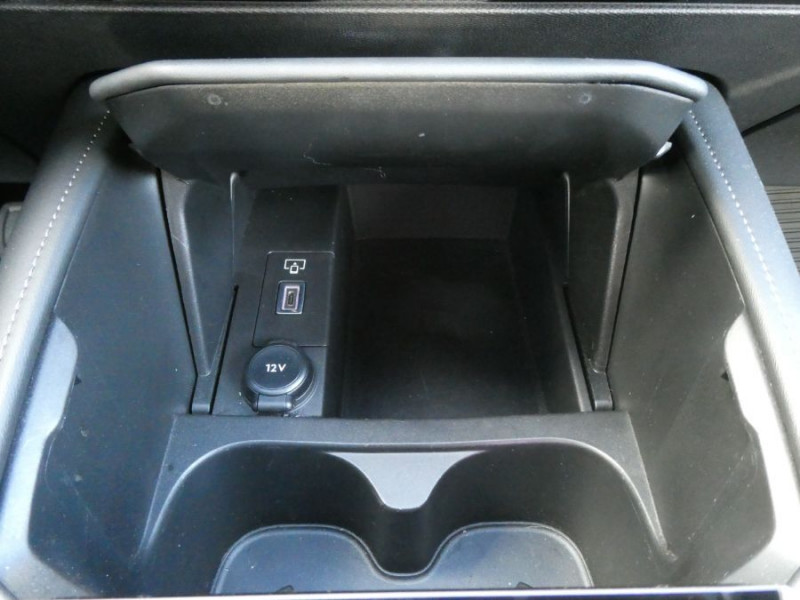 Photo 41 de l'offre de DS DS4 1.5 BlueHDi 130 EAT8 TROCADERO Toit Ouvrant Hayon EL. JA19 à 27470€ chez Mérignac auto