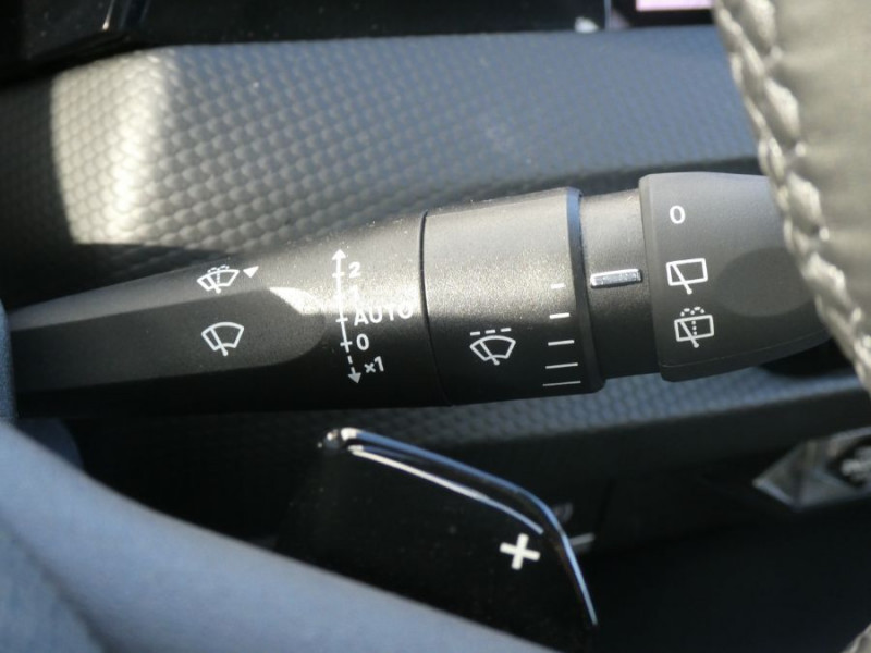 Photo 36 de l'offre de DS DS4 1.5 BlueHDi 130 EAT8 TROCADERO Toit Ouvrant Hayon EL. JA19 à 27470€ chez Mérignac auto