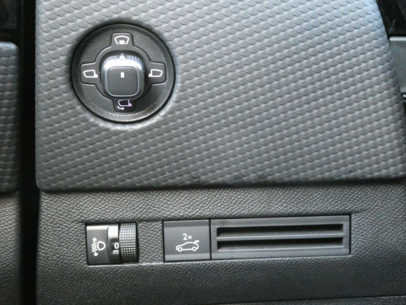 Photo 40 de l'offre de DS DS4 1.5 BlueHDi 130 EAT8 TROCADERO Toit Ouvrant Hayon EL. JA19 à 27470€ chez Mérignac auto