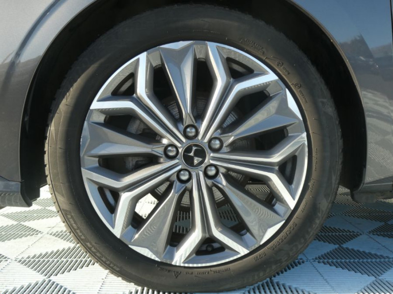 Photo 45 de l'offre de DS DS4 1.5 BlueHDi 130 EAT8 TROCADERO Toit Ouvrant Hayon EL. JA19 à 27470€ chez Mérignac auto