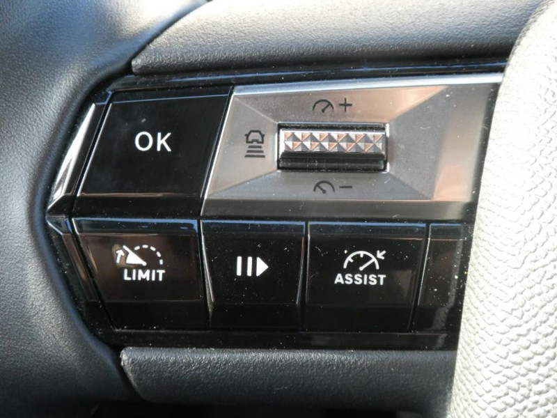 Photo 33 de l'offre de DS DS4 1.5 BlueHDi 130 EAT8 TROCADERO Toit Ouvrant Hayon EL. JA19 à 27470€ chez Mérignac auto