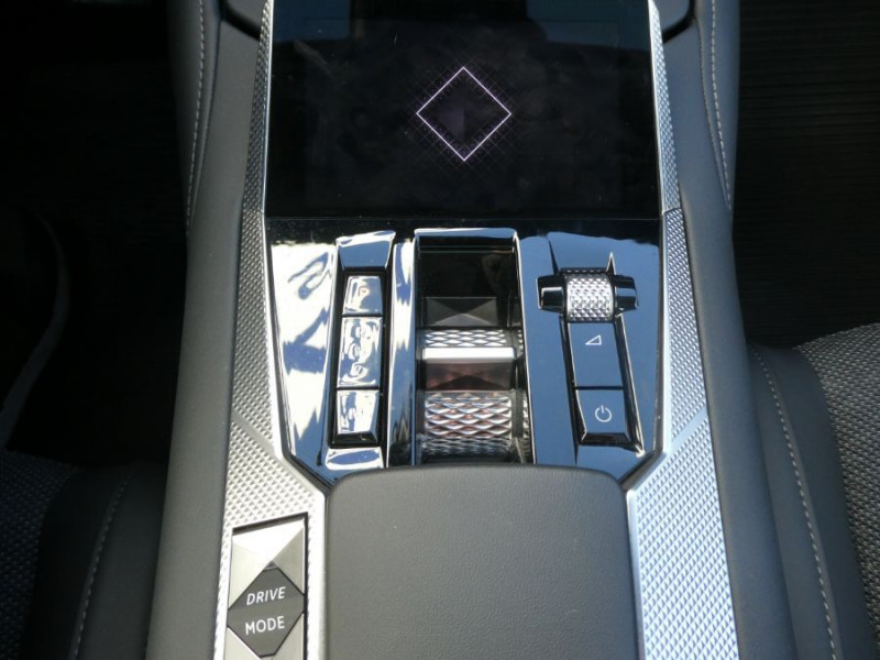 Photo 37 de l'offre de DS DS4 1.5 BlueHDi 130 EAT8 TROCADERO Toit Ouvrant Hayon EL. JA19 à 27470€ chez Mérignac auto