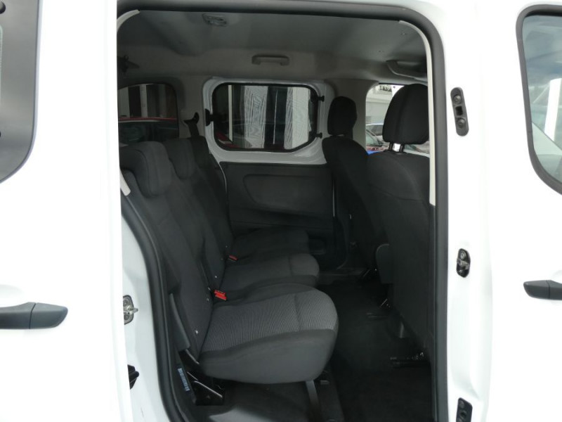 Photo 14 de l'offre de CITROEN BERLINGO 1.5 BlueHDi 100 BVM6 EDITION CarPlay Radar Privacy Glass à 21490€ chez Mérignac auto