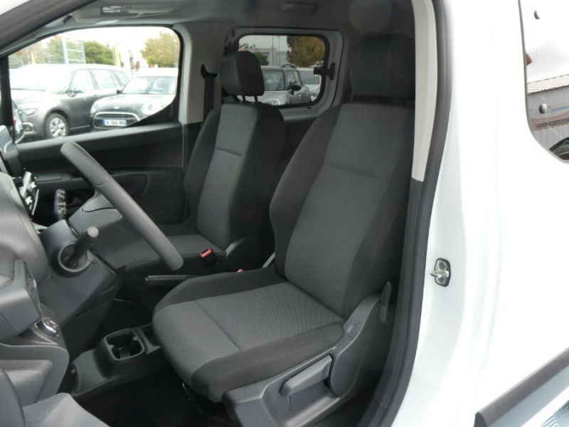 Photo 5 de l'offre de CITROEN BERLINGO 1.5 BlueHDi 100 BVM6 EDITION CarPlay Radar Privacy Glass à 21490€ chez Mérignac auto