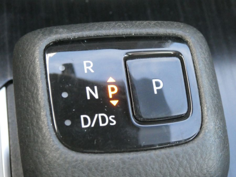 Photo 15 de l'offre de NISSAN QASHQAI 1.3 MILD HYBRID 158 Xtronic 2WD N-CONNECTA TOIT Pano PK Hiver à 27450€ chez Mérignac auto