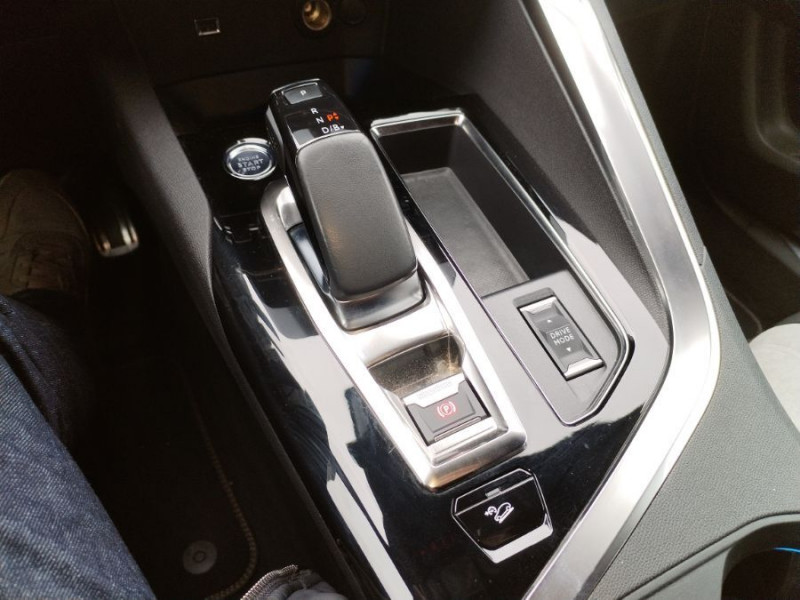 Photo 18 de l'offre de PEUGEOT 3008 II (2) New 1.6 HYBRID4 300 e-EAT8 GT Night Vision à 27450€ chez Mérignac auto