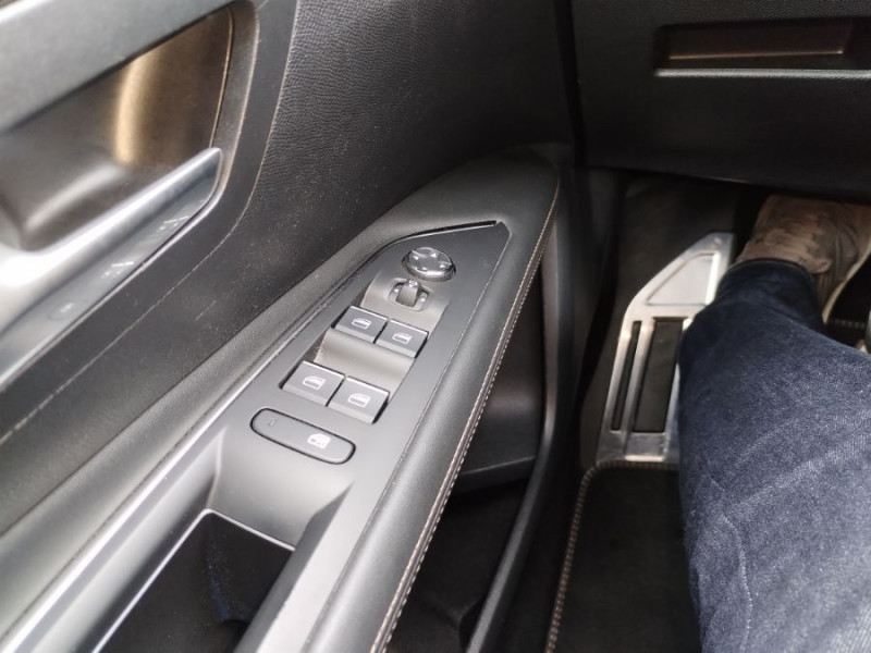 Photo 20 de l'offre de PEUGEOT 3008 II (2) New 1.6 HYBRID4 300 e-EAT8 GT Night Vision à 27450€ chez Mérignac auto