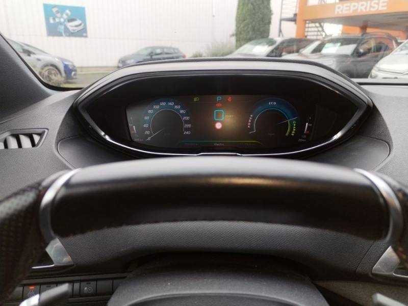 Photo 19 de l'offre de PEUGEOT 3008 II (2) New 1.6 HYBRID4 300 e-EAT8 GT Night Vision à 27450€ chez Mérignac auto