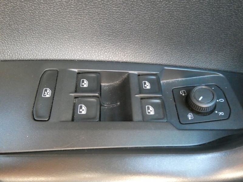 Photo 22 de l'offre de VOLKSWAGEN POLO VI 1.0 TSI 95 DSG7 LIFE Camera CarPlay Radars JA à 21450€ chez Mérignac auto