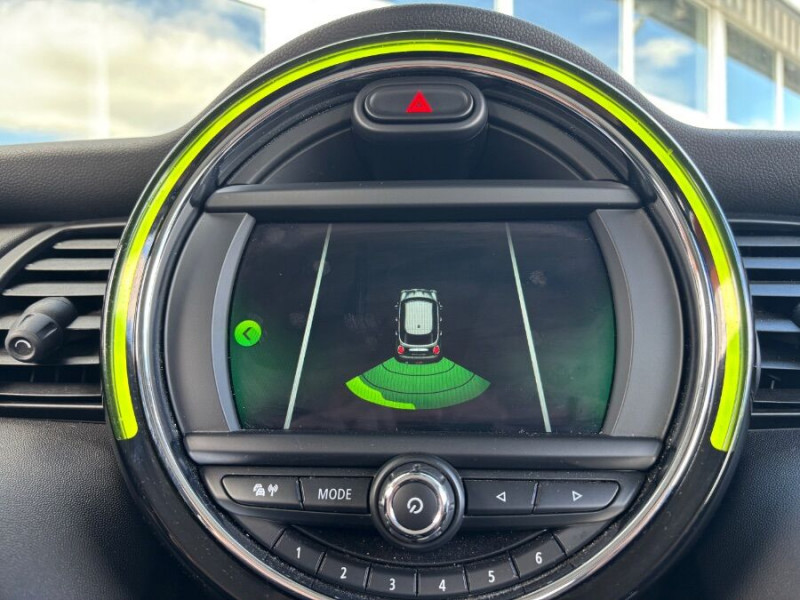 Photo 7 de l'offre de MINI MINI III ONE 102 BVM6 (F55) 5P GPS CLIM Auto Radar à 16470€ chez Mérignac auto