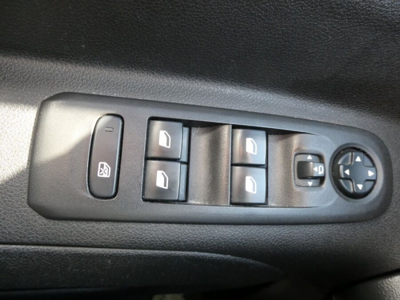 Photo 20 de l'offre de OPEL COMBO LIFE 1.5 DIESEL 130 BVM6 EDITION GPS Radar à 16950€ chez Mérignac auto