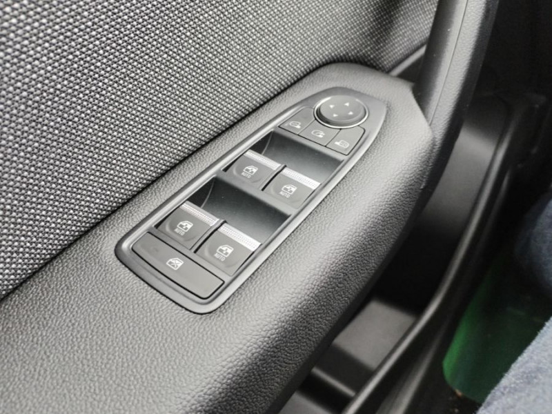 Photo 17 de l'offre de RENAULT CAPTUR II 1.3 MILD HYBRID 160 EDC TECHNO GPS 10.4" Camera Radars à 26470€ chez Mérignac auto